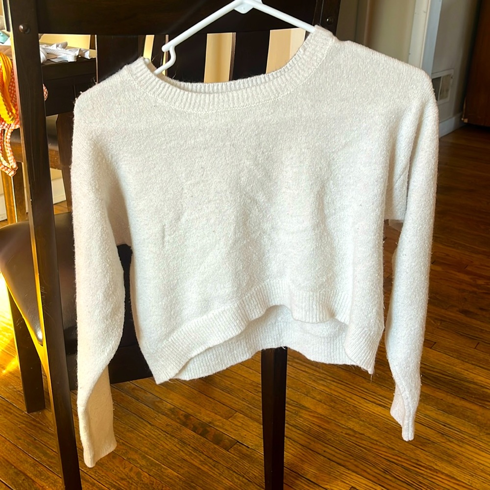 White long sleeve crop sweater